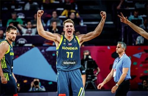 0-2！阿森纳或崩盘，切尔西爆冷，搅乱英超，曼城渔翁得利，冠军有变（0-2惨败！枪手或崩盘，蓝军爆冷搅局，曼城坐收渔利，英超冠军生变）