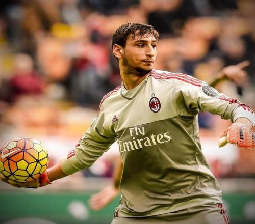 阿斯：罗德里戈将继续争取位置，若赛季末情况未变会与皇马谈（阿斯：罗德里戈将继续竞争主力，若季末无改观将与皇马沟通）