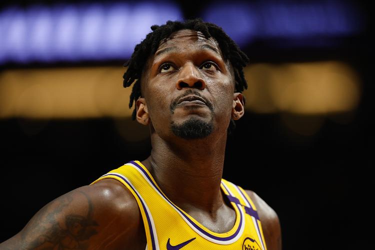 我懂用户晒视频：疑似泰山球迷看亚冠试图进入国安看台未果（视频曝光：疑似泰山球迷亚冠观赛欲入国安看台遭拒）