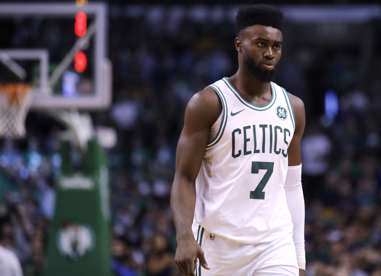 笨分？老詹40周岁343天仍能主宰比赛 中远投连拿10分诠释何为技术（刷分？40岁343天的老詹仍统治赛场 中远投连砍10分尽显技术）