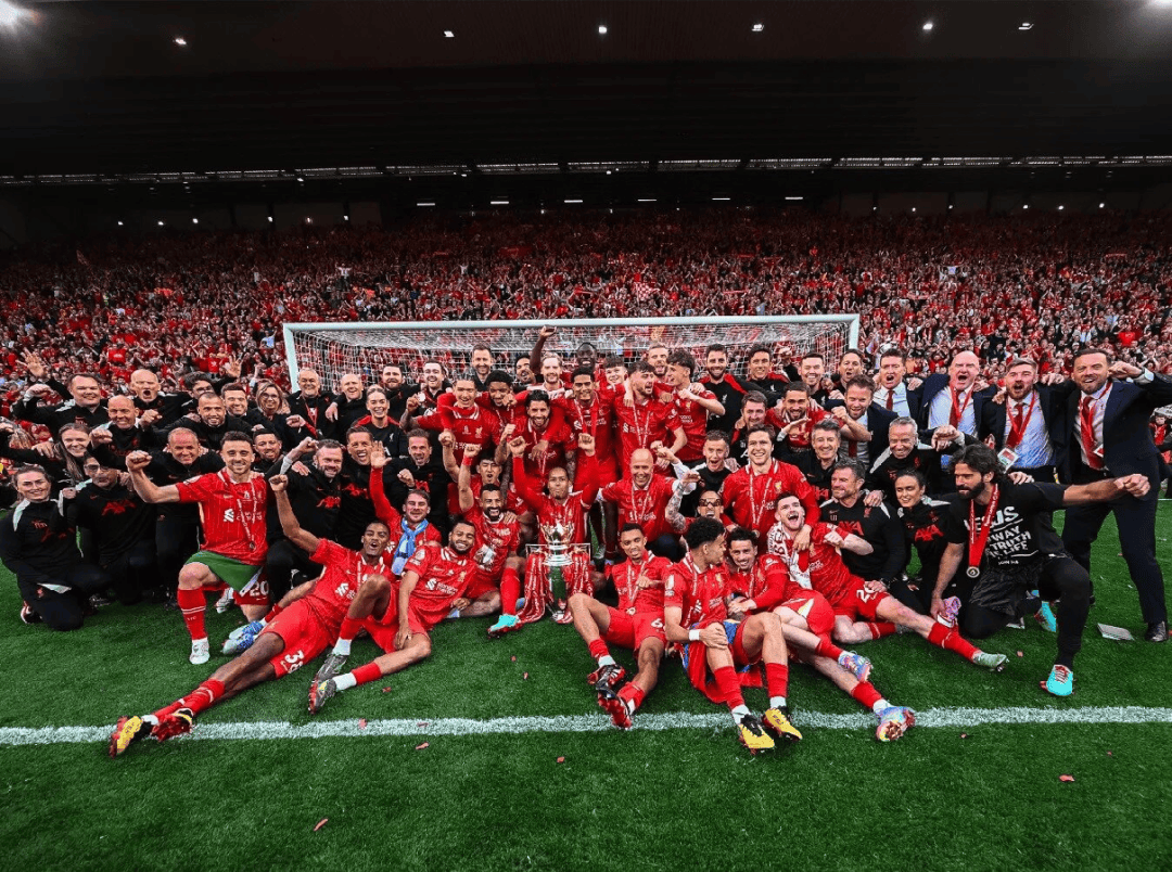 法比奥晒照：仔细看我受伤的右膝，你就知道我们队付出了一切（法比奥晒图：看我右膝的伤，就知道我们拼到极限）