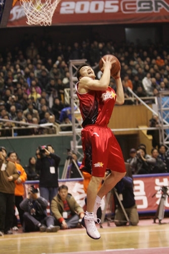 伤兵满营！记者：卡马文加、赫伊森等7人或将无缘皇马战曼城（皇马伤情告急：卡马文加、赫伊森等7将恐缺席对阵曼城）