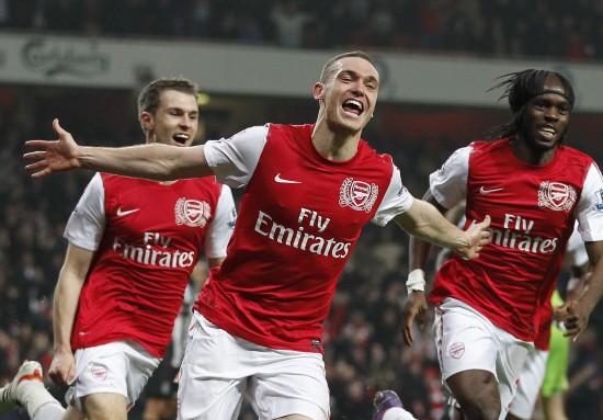 西甲战报：拉菲尼亚点射、亚马尔破门，巴萨2-0十人黄潜（西甲：巴萨2-0维拉利亚尔，拉菲尼亚点射、亚马尔建功，对手十人作战）