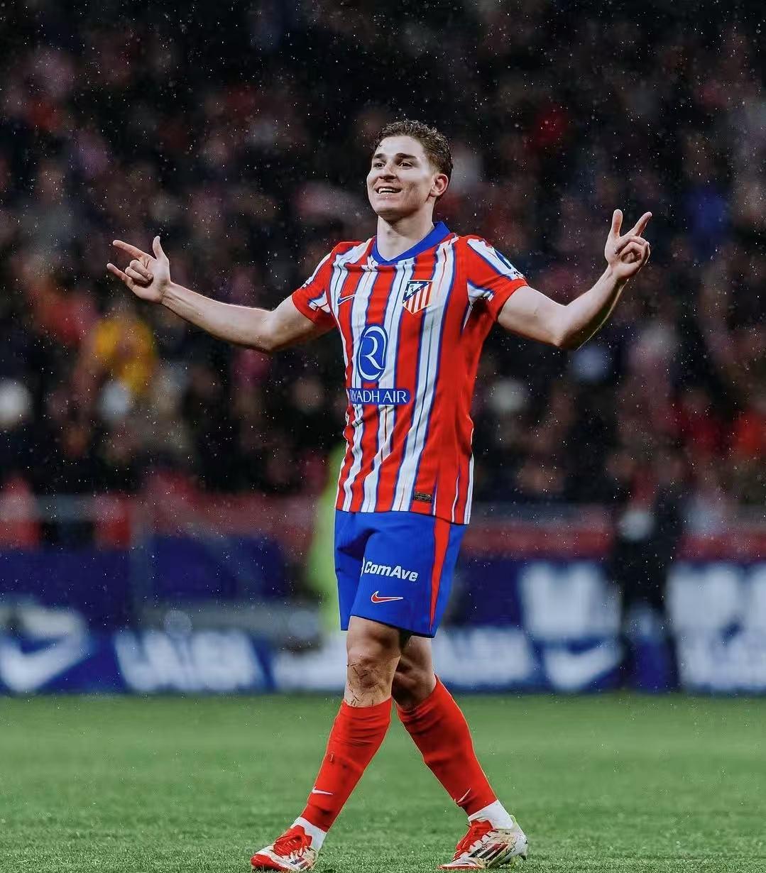 蓝黑门柱再塑？国米考量门将未来布局，解析维卡里奥方案（国米谋划门将线新布局：维卡里奥方案全解析）