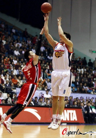 剑南春｜巴萨5-3贝蒂斯迎西甲6连胜，费兰戴帽，亚马尔点射（剑南春｜巴萨5-3击败贝蒂斯豪取西甲六连胜，费兰帽子戏法，亚马尔点射命中）