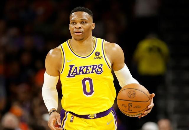 惊险一幕，马竞女足球员梅迪纳头部被膝盖撞到后失去意识（马竞女足惊魂一刻：梅迪纳头部遭膝撞后当场昏迷）