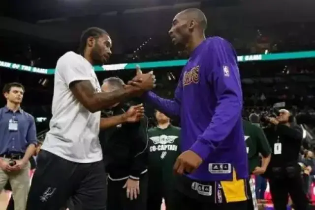 曼联客场对阵狼队，若取胜可追平切尔西，升至第六。狼队近期状态差，曼联实力占优，有望全取三分。（曼联客战狼队：胜则追平切尔西升至第六，狼队近况低迷，红魔有望全取三分）