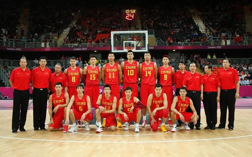 外线开炮！徐杰手感火热独中3记三分 帮助广东扩大优势（徐杰外线火力全开！连中三记三分助广东拉开分差）