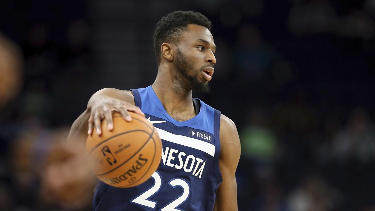 浓眉半场得到22分10篮板，克莱三分9中5砍下20分（戴维斯半场轰22分10篮板，克莱三分5中砍下20分）