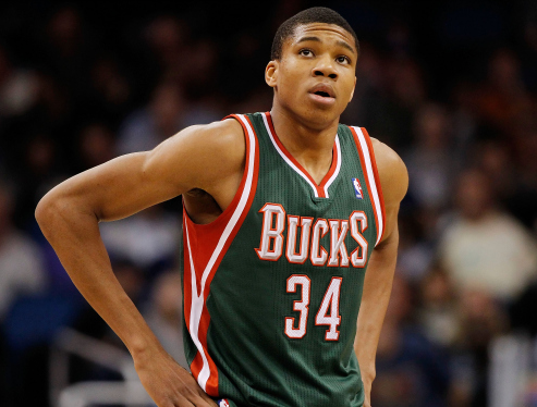 第三次犯规！杨瀚森次节继续率先登场防守送出犯规（三犯缠身！杨瀚森次节仍率先登场，防守端再度犯规）