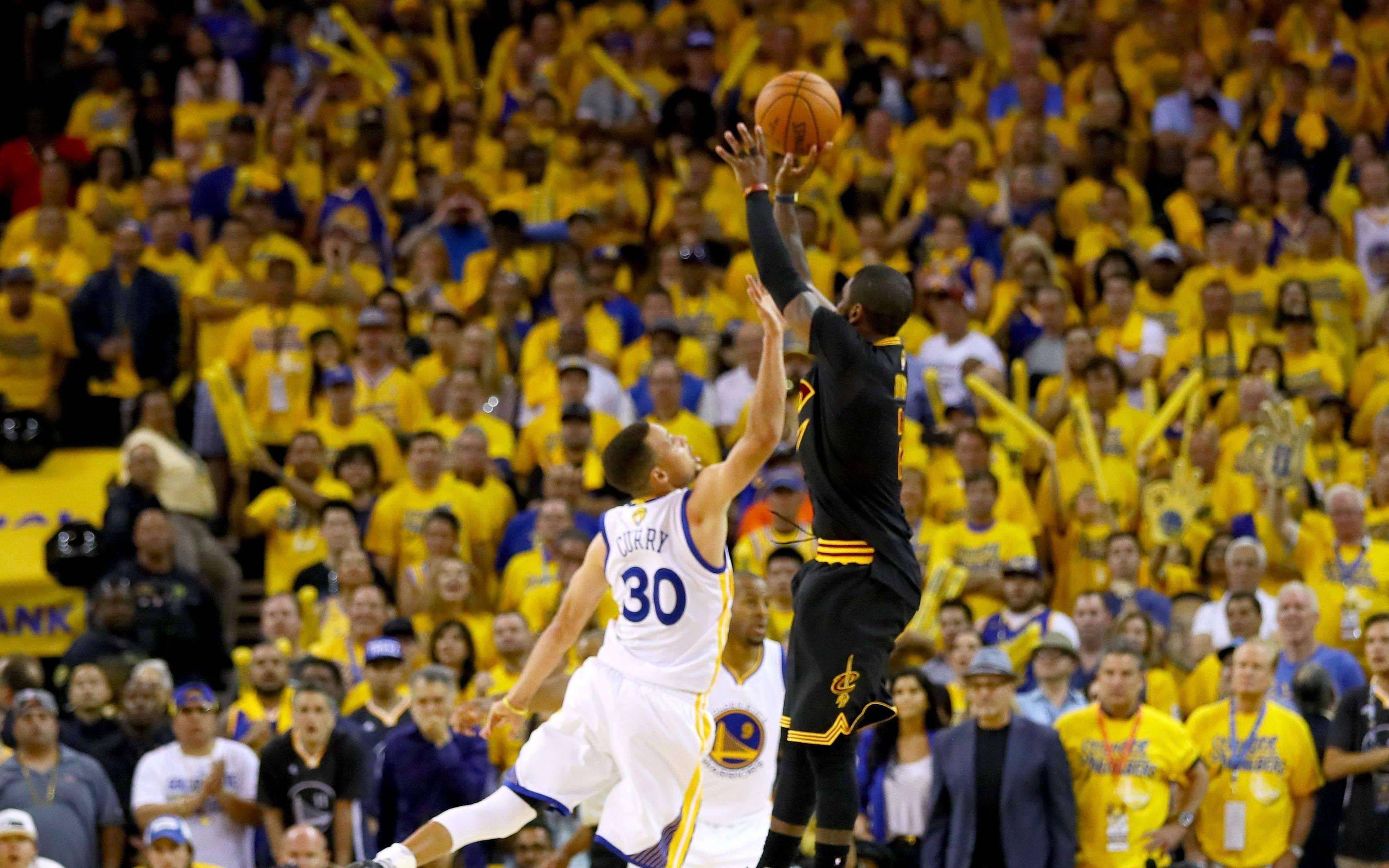 佛罗伦萨连续8场不胜，赛后哲科拿着扩音器与球迷沟通（佛罗伦萨八场不胜，哲科赛后持扩音器与球迷交流）